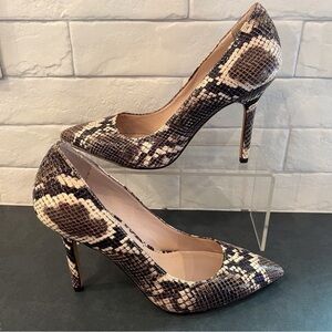 Vince Camuto sz 6.5 Harty Pitone snakeprint leather pointy heels